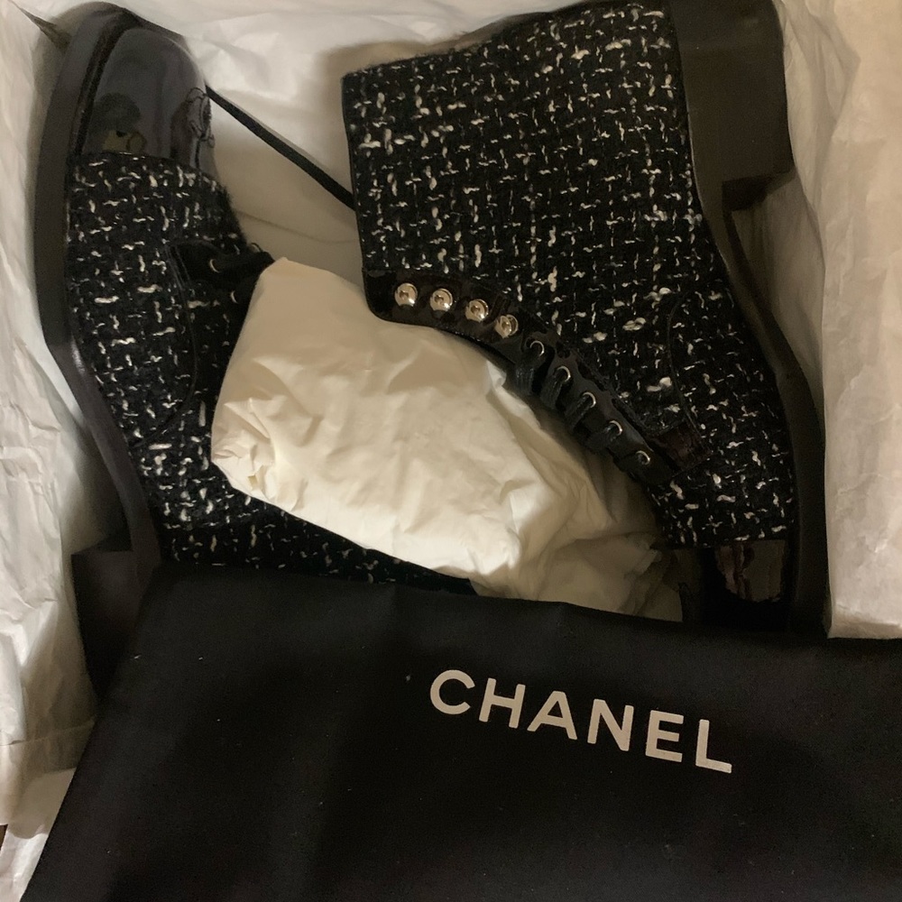 Authentic & Rare Chanel Tweed Boots - Picture 9 of 13
